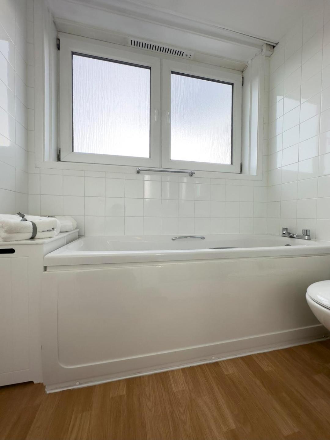 Scandi Style Apartment With Stunning Views Linlithgow Exterior photo